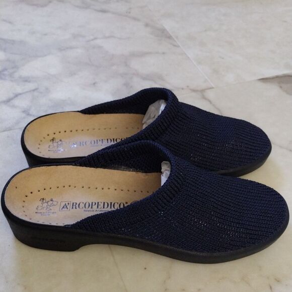 Arcopedico slide on sandals. - Picture 2 of 6